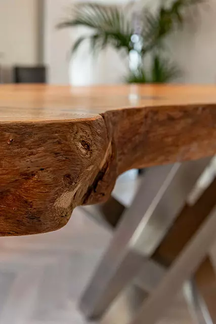 inluxe Esstisch mit Baumkante Massiv